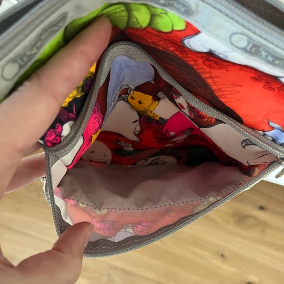 Vtg Y2K LeSportsac Artist Edition Fafi bag purse silver pink Alice in Wonderland - Picture 4 of 8